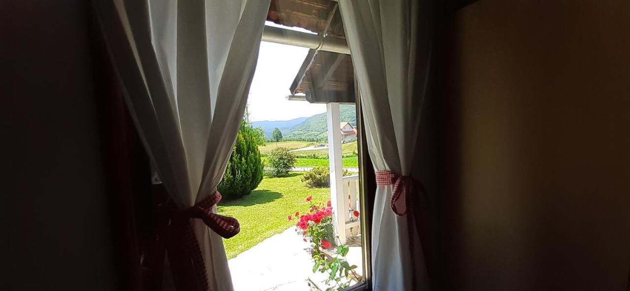 Wooden House Nela Near Plitvice Lakes 스몰리야나크 외부 사진