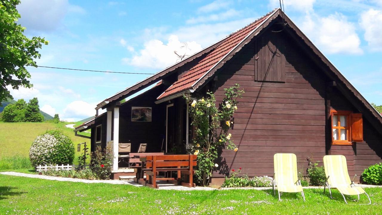 Wooden House Nela Near Plitvice Lakes 스몰리야나크 외부 사진