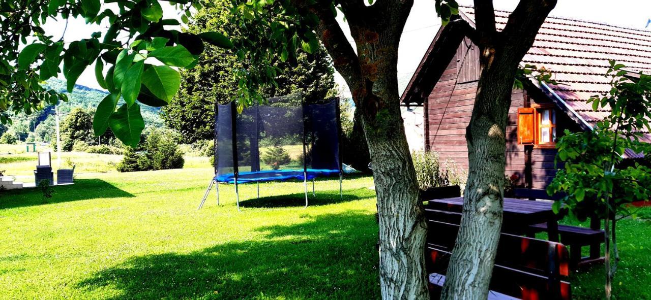 Wooden House Nela Near Plitvice Lakes 스몰리야나크 외부 사진
