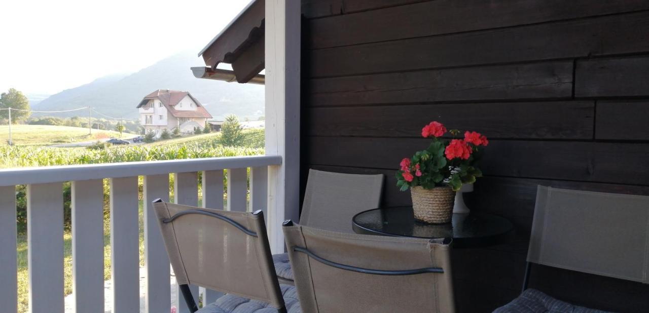 Wooden House Nela Near Plitvice Lakes 스몰리야나크 외부 사진