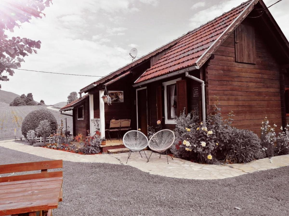 Wooden House Nela Near Plitvice Lakes 스몰리야나크 외부 사진