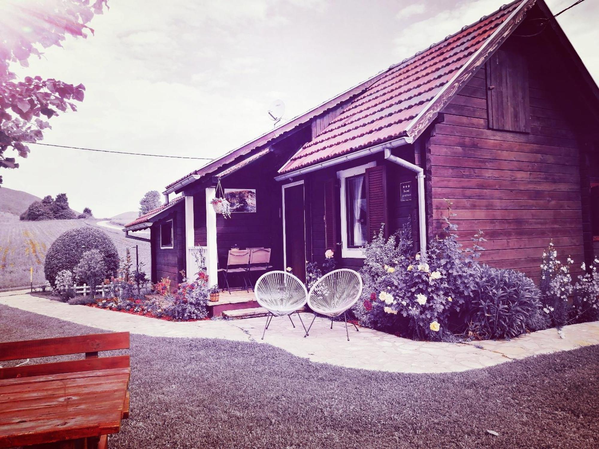 Wooden House Nela Near Plitvice Lakes 스몰리야나크 외부 사진