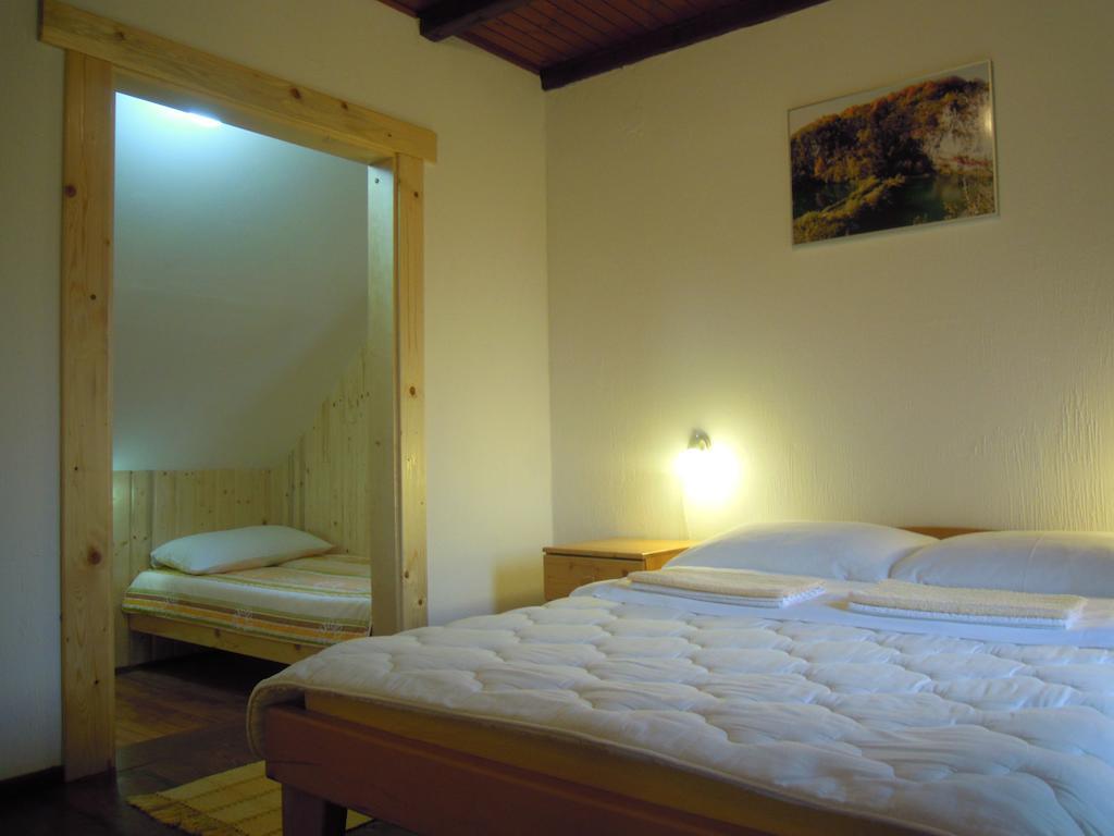 Wooden House Nela Near Plitvice Lakes 스몰리야나크 객실 사진