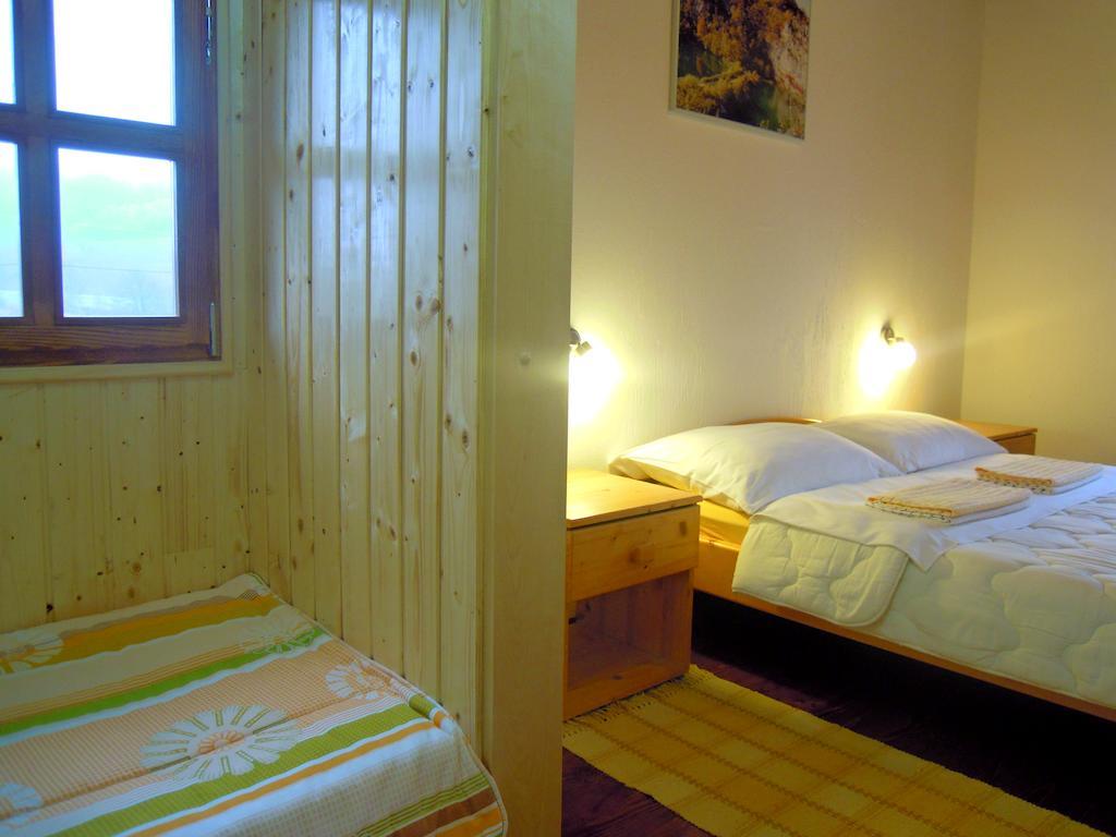 Wooden House Nela Near Plitvice Lakes 스몰리야나크 객실 사진
