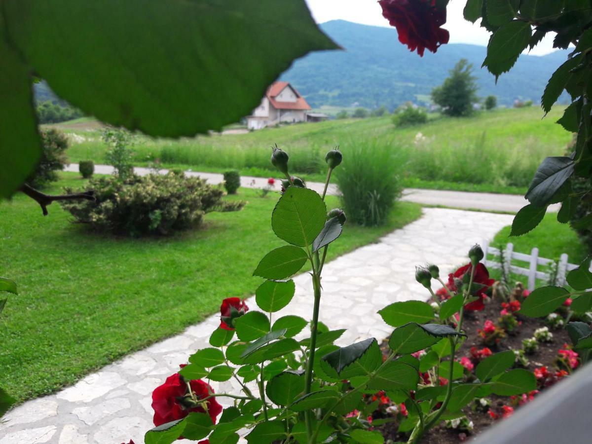 Wooden House Nela Near Plitvice Lakes 스몰리야나크 외부 사진