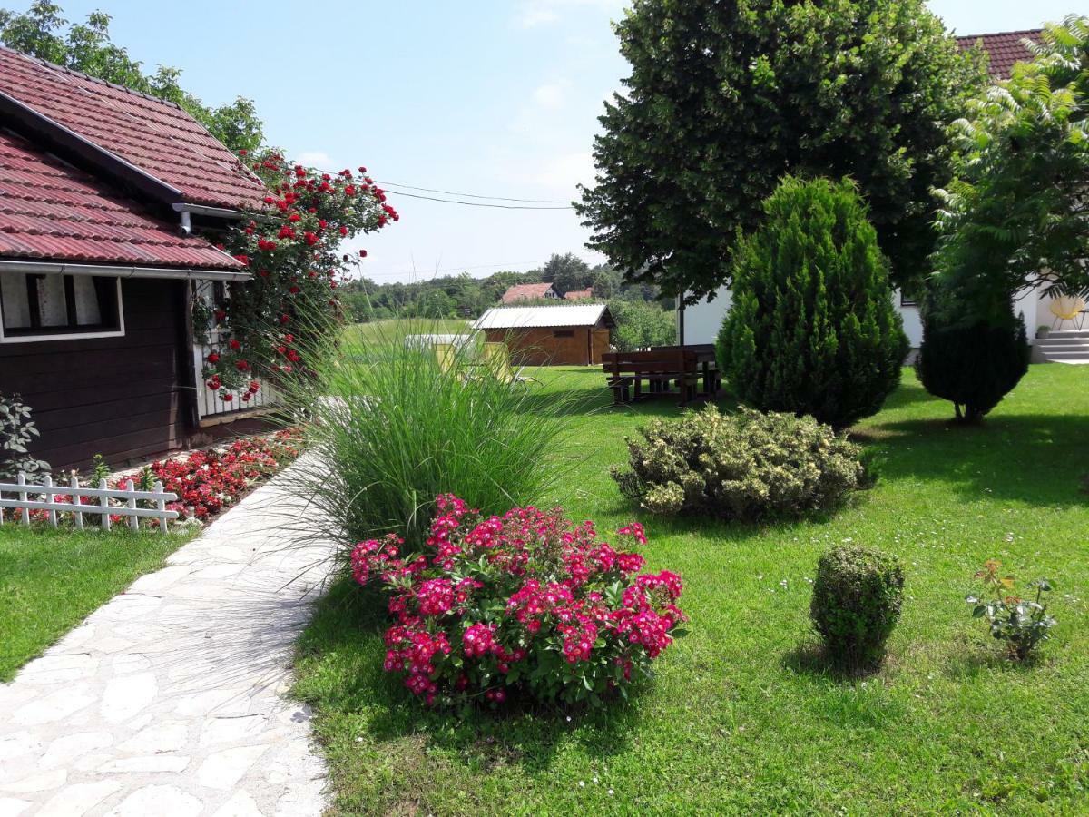 Wooden House Nela Near Plitvice Lakes 스몰리야나크 외부 사진